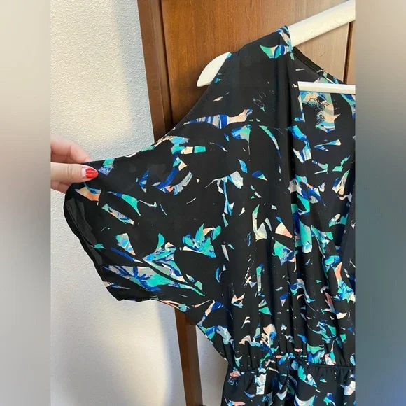 EUC ASTR the Label Geometric Cold Shoulder Romper (Size:L) - Picture 5 of 16